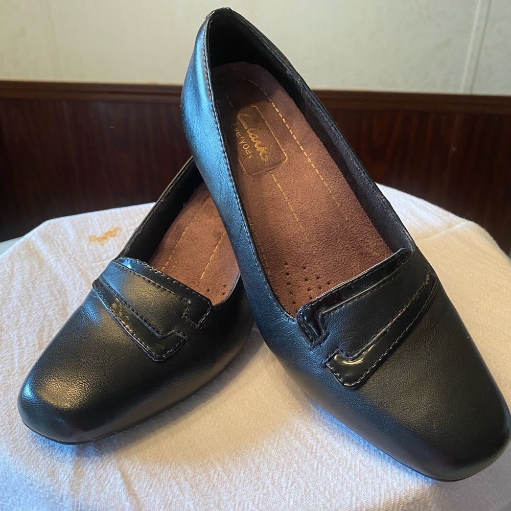 CLARKS BLACK PUMPS Size5